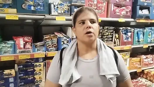 Üvey oğlumun İngilizce öğretmeni beni evine davet ediyor ve sonunda büyük götünü sikiyorum ve spermimi ağzına bırakıyorum