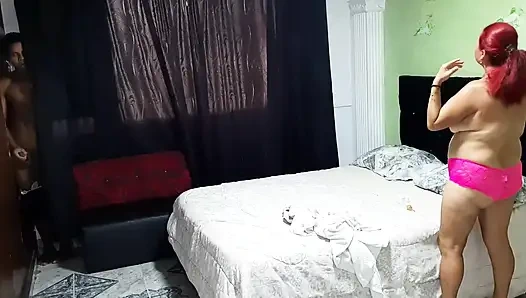 Ma Belle-mère Écarte Les Pattes Pour Que Je La Baise