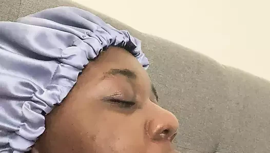 Amcığımı yalıyorum