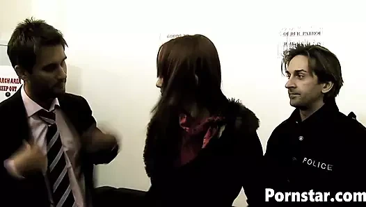 Claudia Adams dp seansında aynı anda iki yarak alıyor