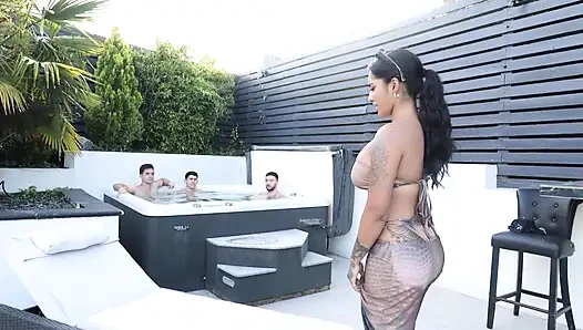 Arkadaşımın Kız Arkadaşıyla Jakuzide Sevişiyoruz