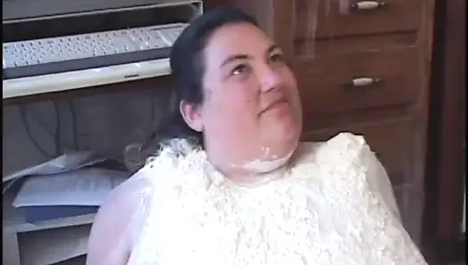 Sert şişman orta yaşlı seksi kadın sikişiyor