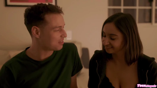 Büyük memeli Hintli üniversiteli kız Hailey Rose sonunda sikişmeme izin veriyor