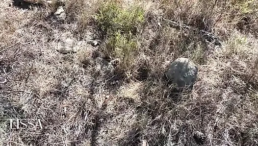 Küçük bir adam açık havada ağzıma boşalıyor - izliyor- tayt-bakış açısı