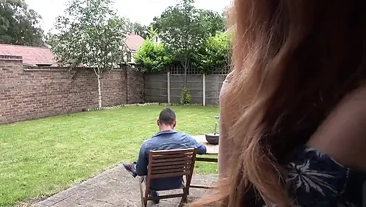 Azgın kızıl saçlı üvey kız üvey babası tarafından sikilmek istiyor