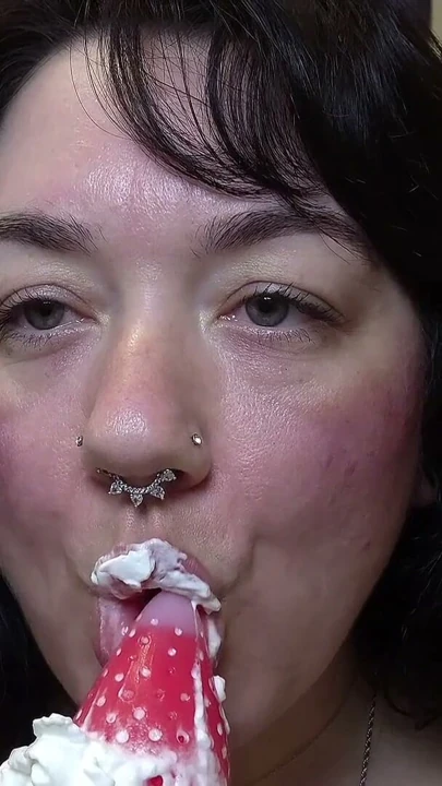 Çilek & Krema Anal Edition | Klip 2