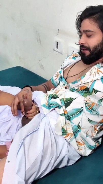 Gece partisine giderken evde yalnız bulduktan sonra üvey kız kardeşle sert sikişiyor tam film | Klip 1