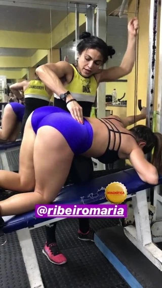 Gostosa da academia DNA malhando 2
