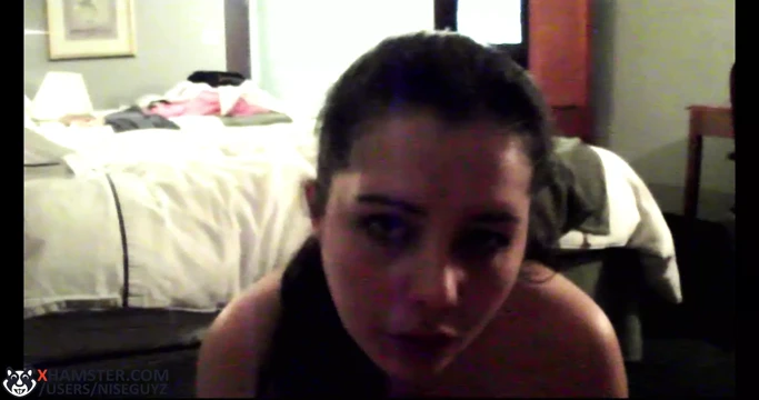 Ateşli milf (orta yaşlı kadin), lorie cree sik emmeyi ve cum yutmayı seviyor.