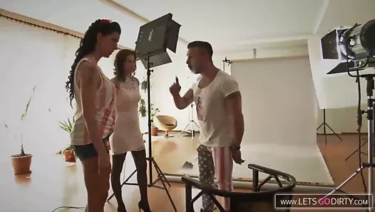 Teen mit enger Pussy vom Mega Schwanz entjungfert