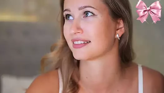 Stella orgazm olmaya çalışırken götüne dildo sokuyor