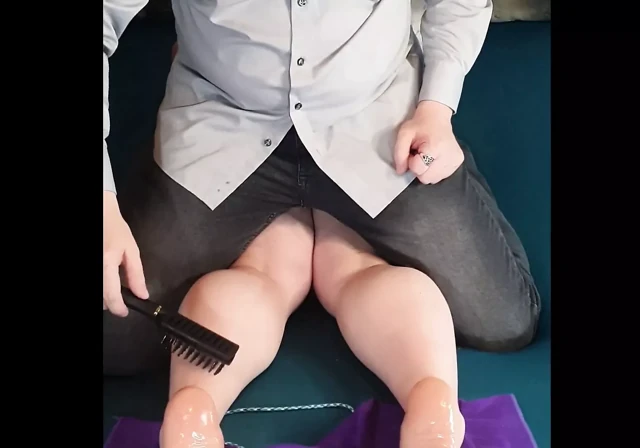 itaatkar karısı bağlı ve gıdıklayan kadar çığlık