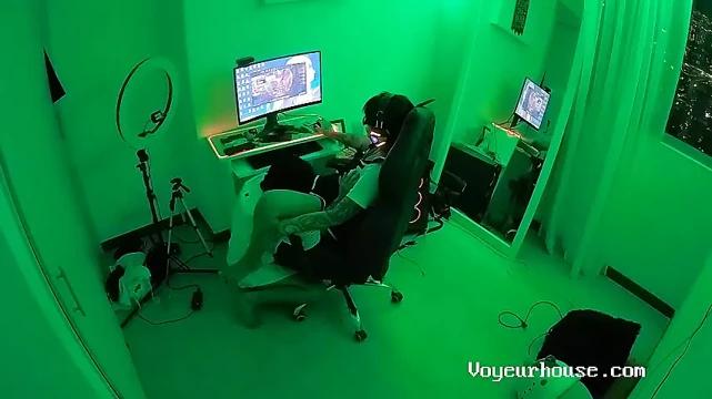 April ve Nyx - kız öğrenci amcığını yalıyor