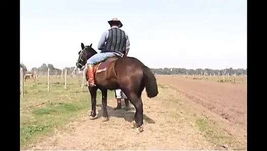 Kovboylar adamla üçlü seks yapıyor
