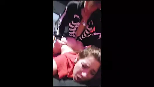 Kemik babacık götünü sikiyor