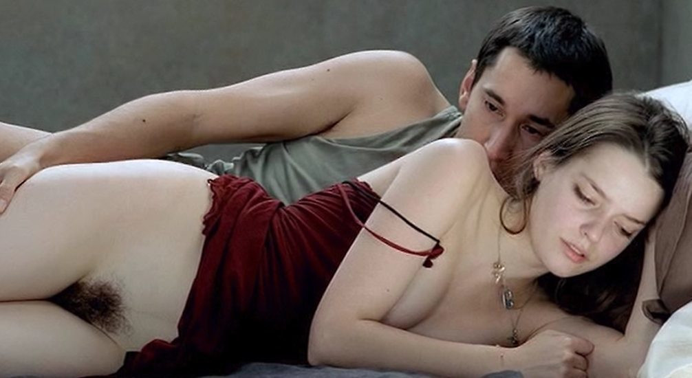 Roxane mesquida çıplak göğüsler ve çalı seks komedidir