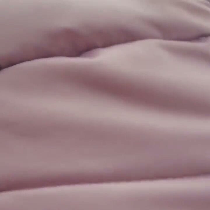 Nicoletta parkta tüm yoga külotlarını banyo yapıyor görmek ister misin?