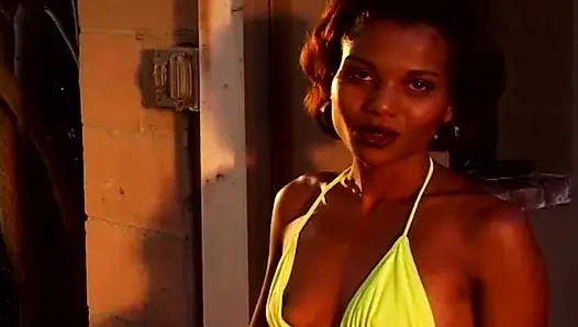 İnce zenci bebek rüyalarından yüzüne boşalıyor