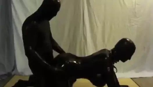 Tam kapaklı lateks catsuit içinde sikiş