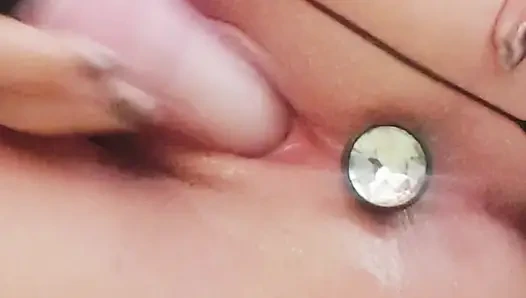 İyi evli kadın amcığını ıslatarak fışkırtıyor