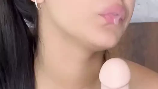 amatör latin at kuyruğu oral seks verir - sarmaşık flores sızıntı