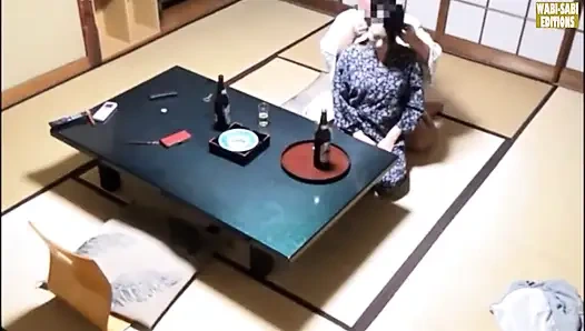 Özel bir oda seansında yakalanan bir kaplıca görevlisinin saatler sonra baştan çıkarılması -sahne.1