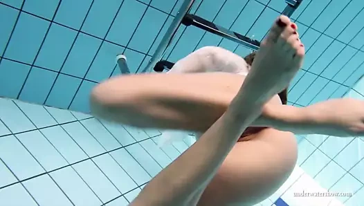 Silvie sıcak sualtı bebek