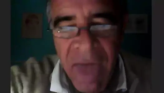 Mi vecino maduro es gay