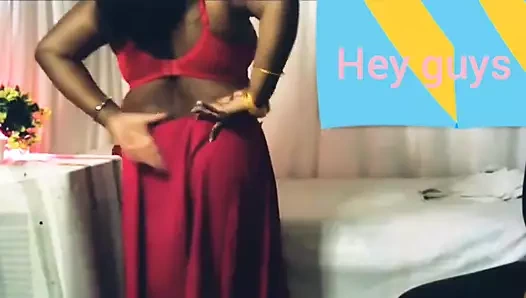 Seksi yenge açık sutyen çıplak göğüsler gösterisi