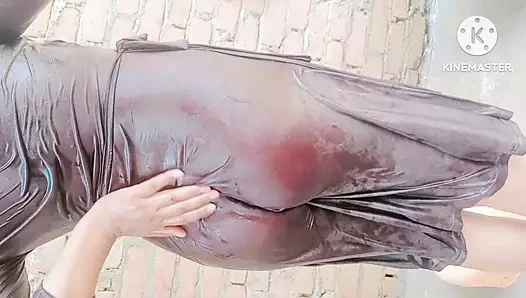 Seeing sister-in-law taking a bath, father-in-law killed sister-in-law's gand full hot bathroom bhabhi bath