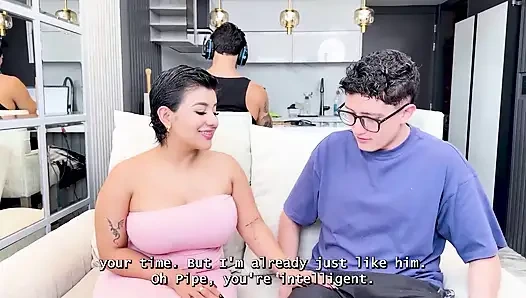 En İyi Arkadaşımın Büyük Üvey Annesiyle Video Oyunları Oynarken Sikiyorum - Naty Delgado