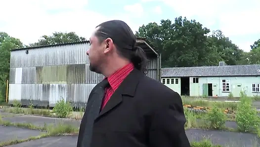 Büyük kaslı yarak amcığı seviyor