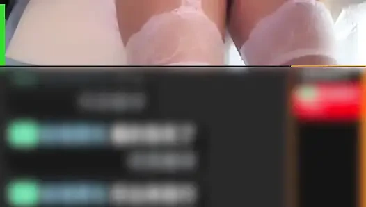 Öğretmenin video canlı yayını, şehvetli bir grup adamla paylaşıldı