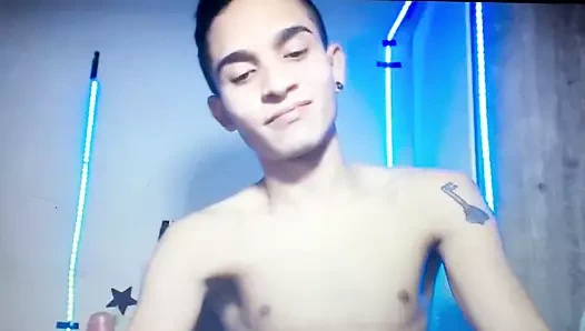 Sıska genç latino gösterileri onun dev uzun sert horoz