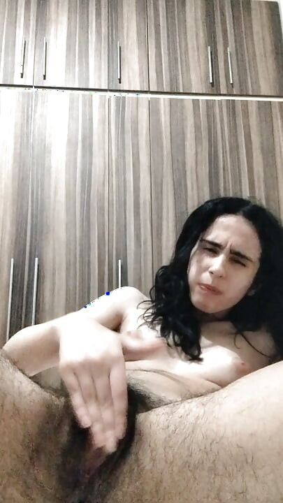 Bakire kız mastürbasyon yapıyor
