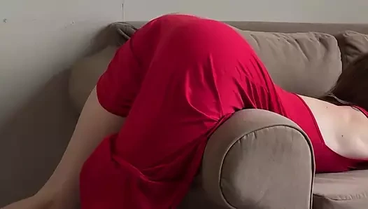 Kırmızı dar elbiseli yoga