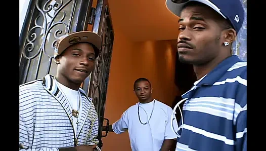 Şehvetli çarşafların altında hareket ediyor