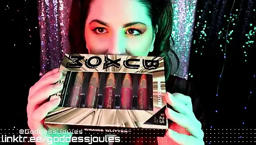Plexiglass rujlu lipgloss asmr'ı öpüyor