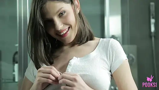 Lezzetli hafif sking esmer Katerina p duşta amını fışkırtıyor!