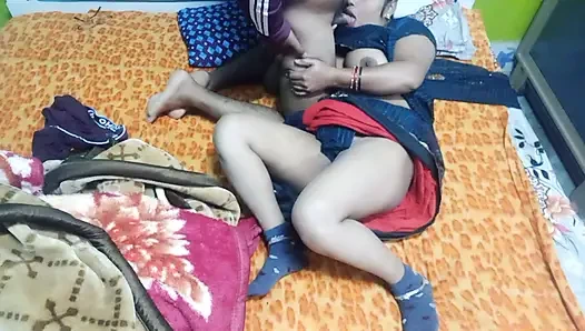 Çok güzel Hintli kadın erkek arkadaşıyla sikişiyor.