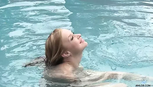 Havuz başında dinlenmek