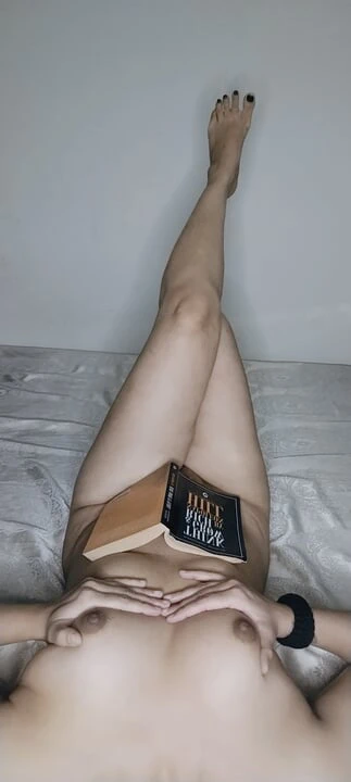 Ateşli anne evde tek başına mastürbasyon yapıyor