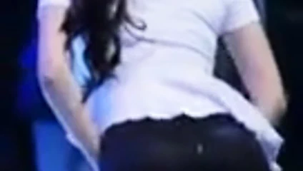 Süper ateşli koreli şarkıcı dansı