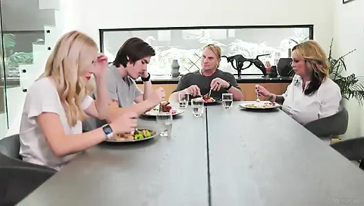 Wicked - geçmişe yolculuk et ve ateşli büyük memeli kız arkadaşını sik