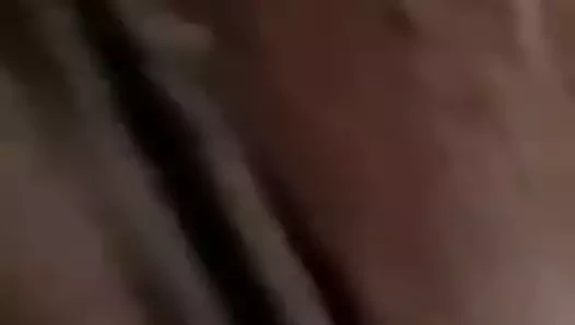 Büyük göğüslerini gösteren bir arkadaşın klibi