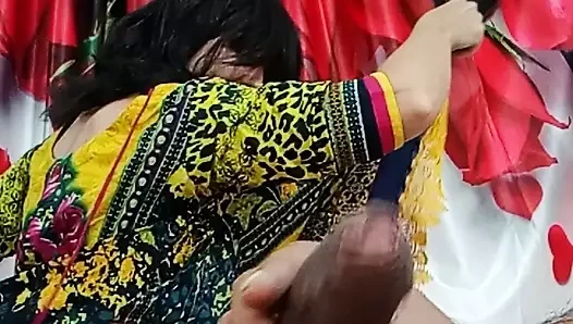 Sürtük evli kadın o kadar çok seks istiyordu ki kocasını aldattı.