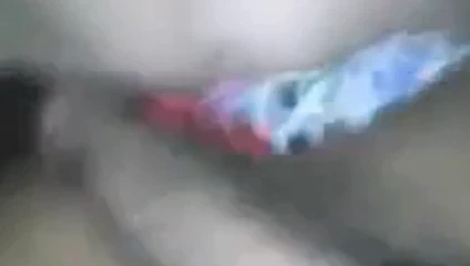 un couple se filme en baisant