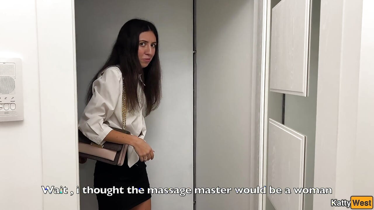 Evli kız kocasını masada masörle aldatıyor
