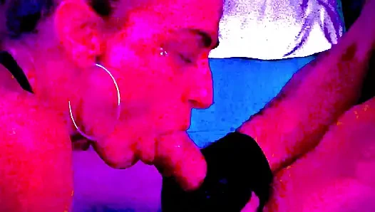 Vrouw hoer heeft Somemore in haar keel geneukt