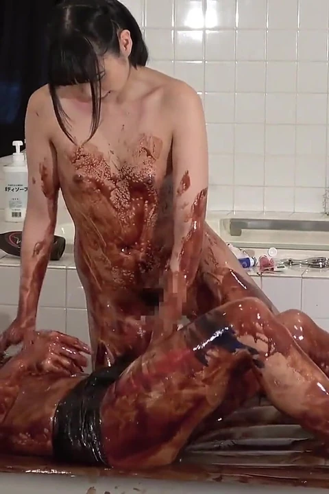 Хм. Студентка сидит на лице с киской, покрытой шоколадом и спрашивает: "Есть ли шоколадно-ароматизированные киски на вкус хороший? Хахаха"